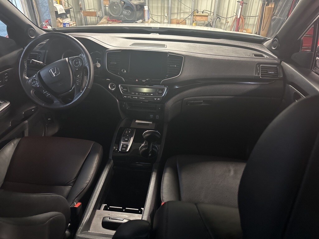 2022 Honda Ridgeline Black Edition photo 2