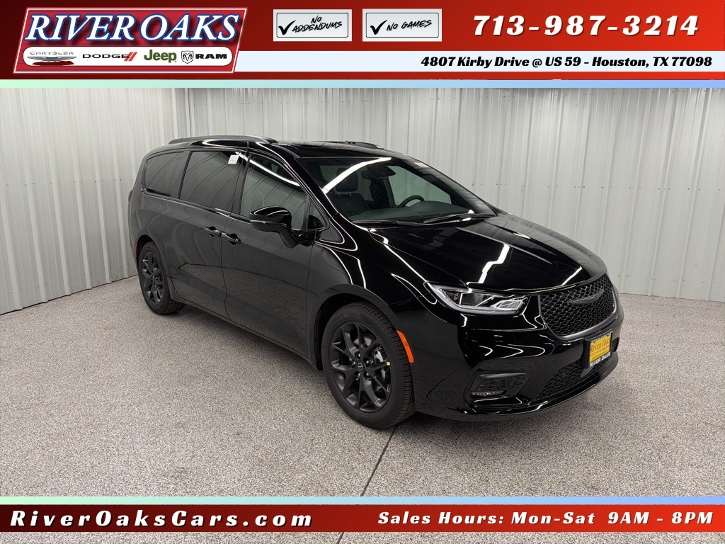 2026 Chrysler Pacifica Limited's photo