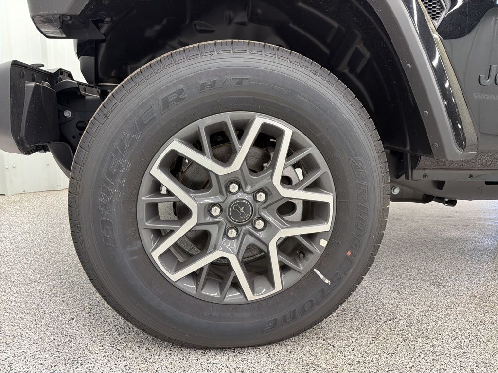 2025 Jeep Wrangler 4-Door Sahara - Photo 11