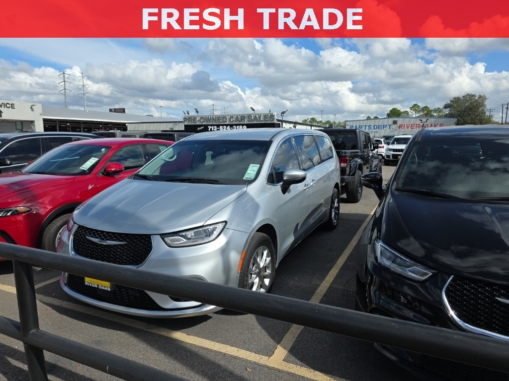 2023 Chrysler Pacifica Touring L