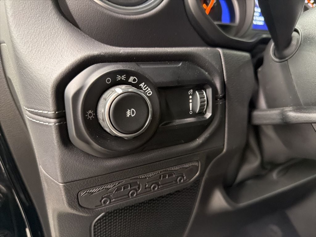 2025 Jeep Wrangler 4-Door Sahara - Photo 19