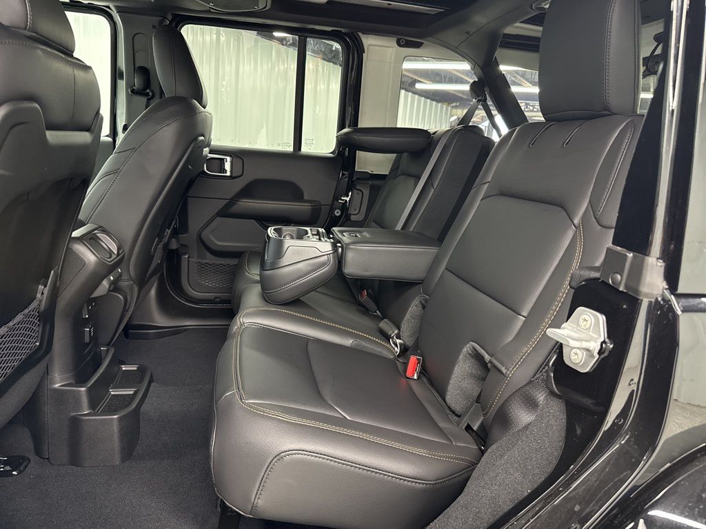2026 Jeep Wrangler 4-Door Sahara - Photo 13