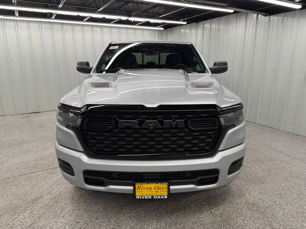 New 2026 Ram 1500 EXPRESS CREW CAB 4X4 5'7 BOX Pickup