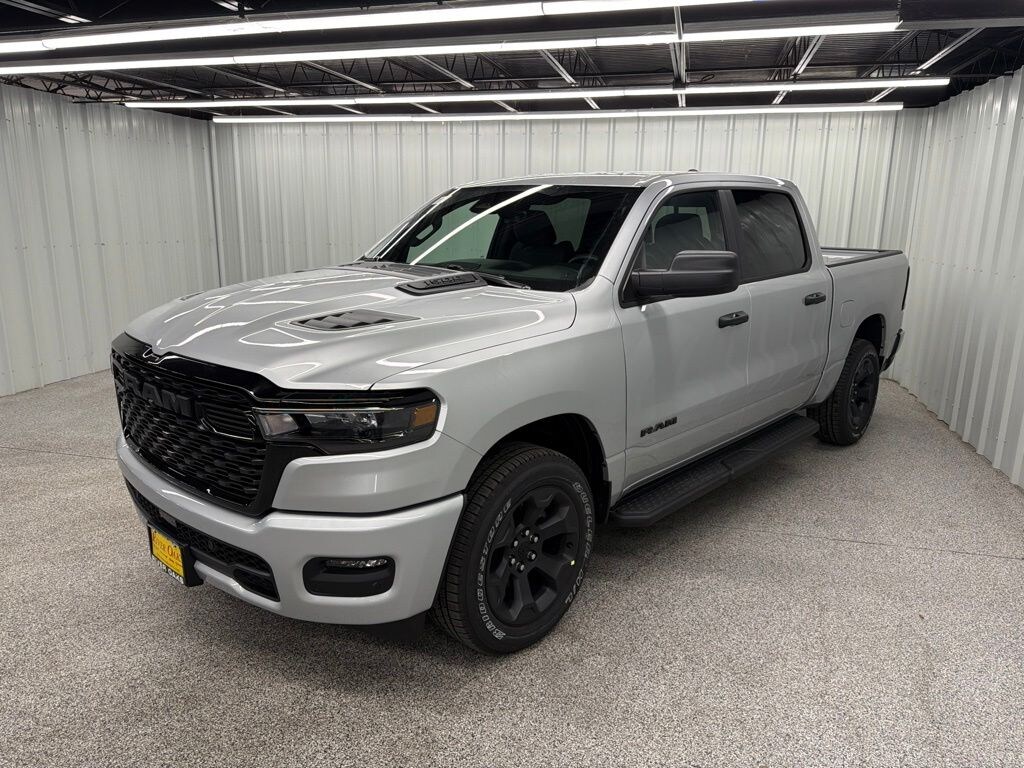 New 2026 Ram 1500 EXPRESS CREW CAB 4X4 5'7 BOX Pickup