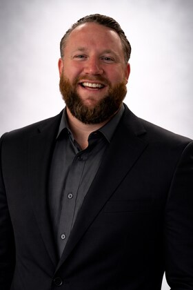 Staff member RAY EDMUND from ID_fc2417