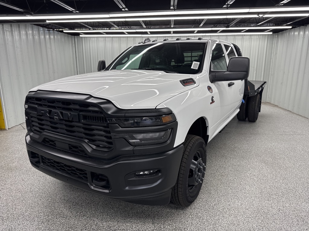 New 2025 Ram 3500 Chassis Cab 3500 TRADESMAN CREW CAB CHASSIS 4X4 60' CA Pickup