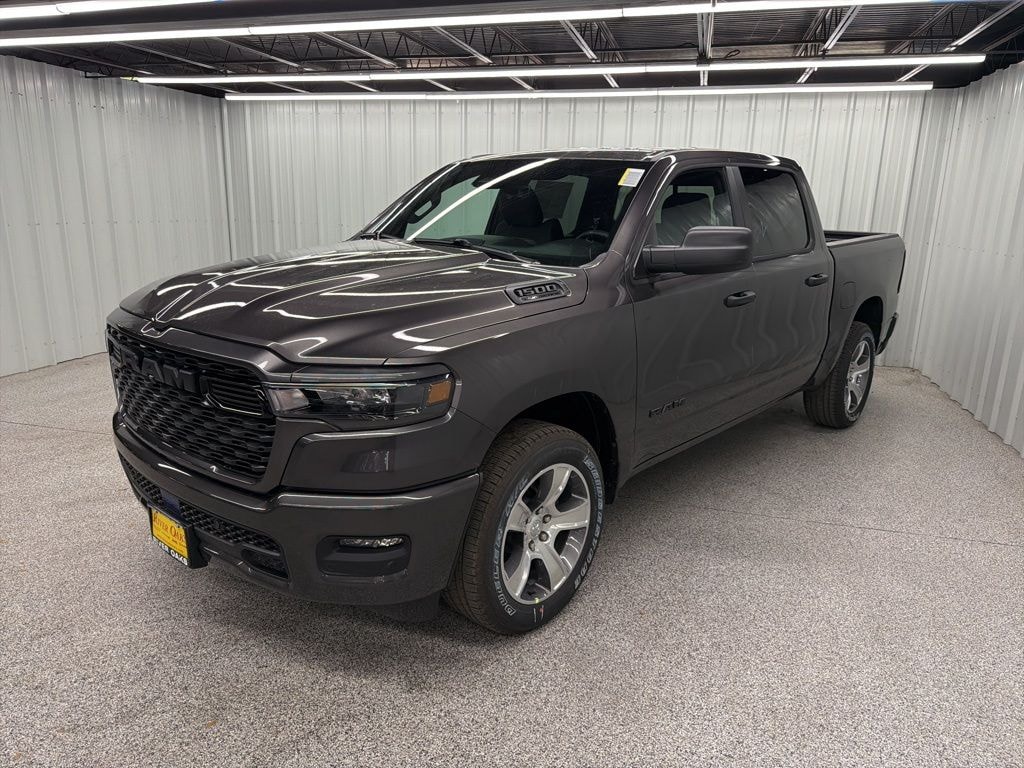 New 2026 Ram 1500 EXPRESS CREW CAB 4X2 5'7 BOX Pickup