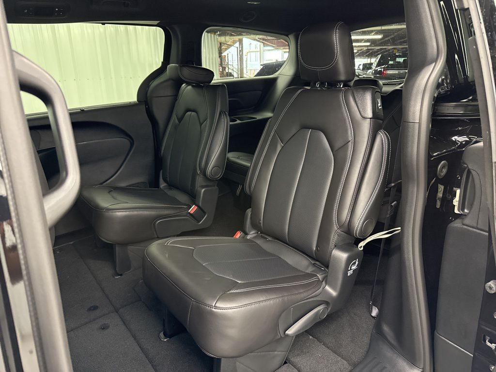 2026 Chrysler Pacifica Select - Photo 11