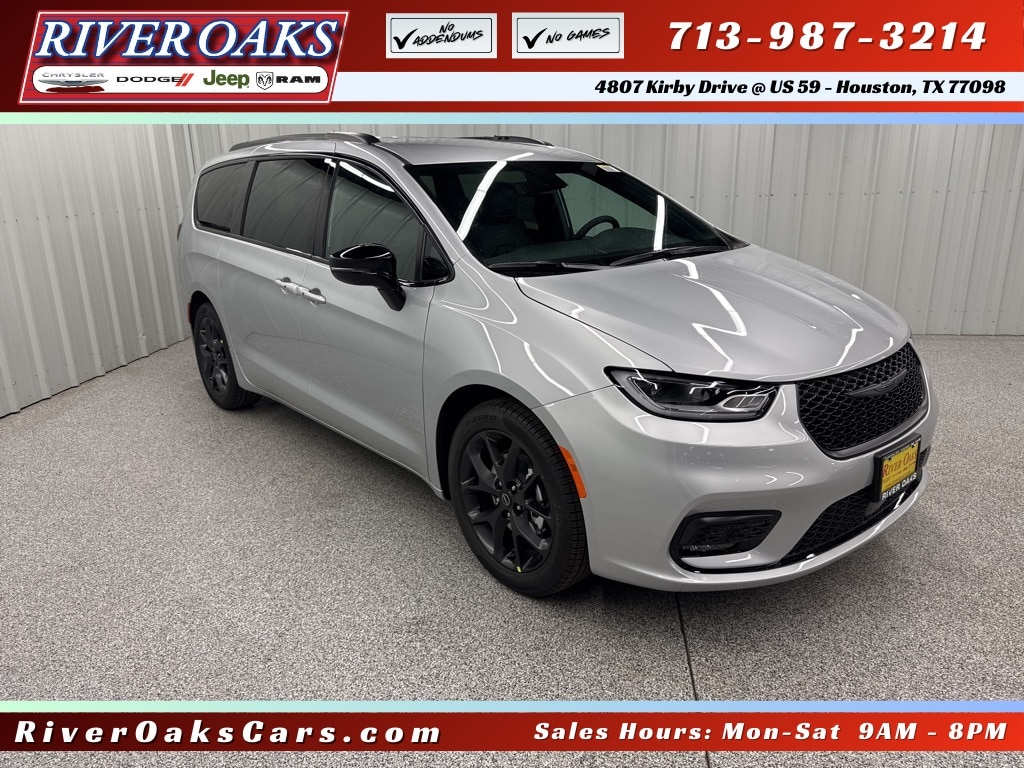 2026 Chrysler Pacifica Select's photo