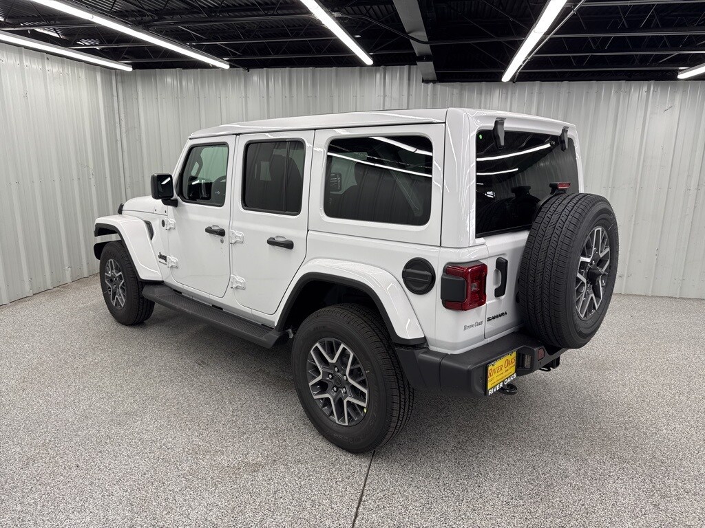 2025 Jeep Wrangler Sahara photo 2