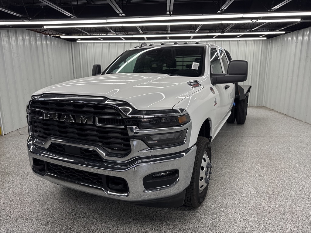New 2025 Ram 3500 Chassis Cab 3500 TRADESMAN CREW CAB CHASSIS 4X4 60' CA Pickup