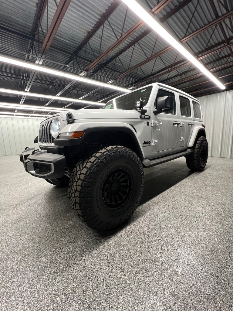2025 Jeep Wrangler 4-Door Sahara's photo