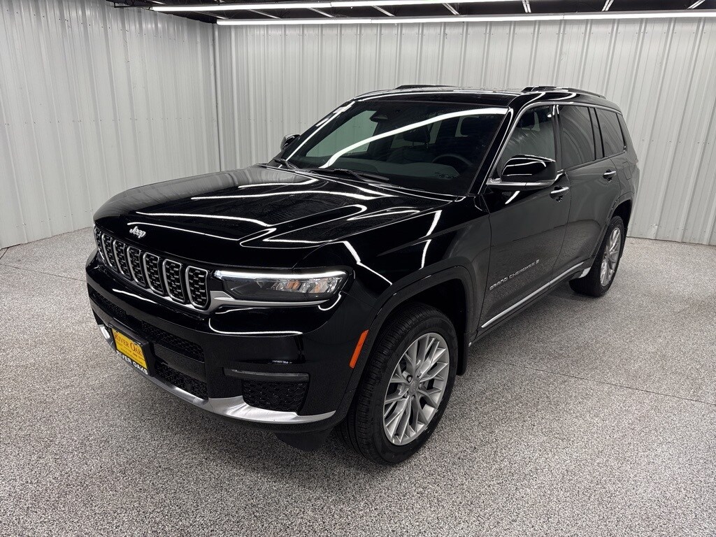 2025 Jeep Grand Cherokee Limited photo 3