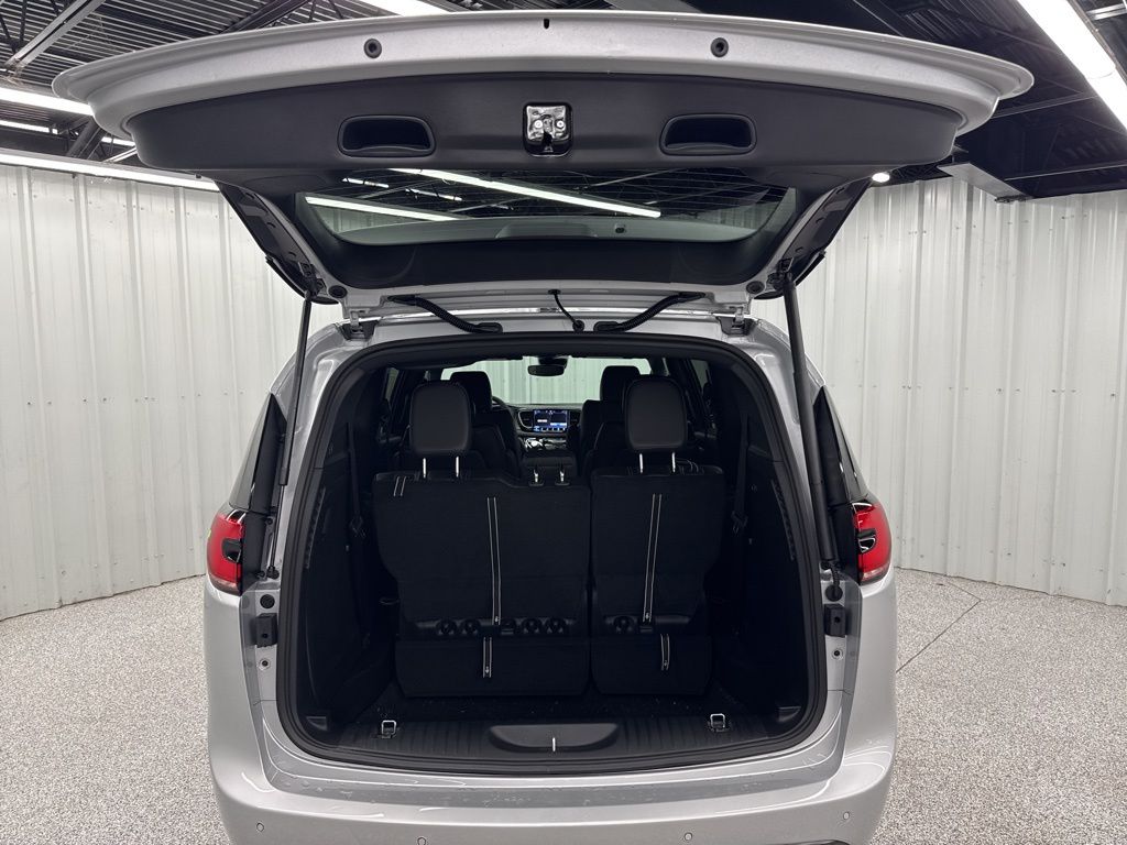 2026 Chrysler Pacifica Select - Photo 8