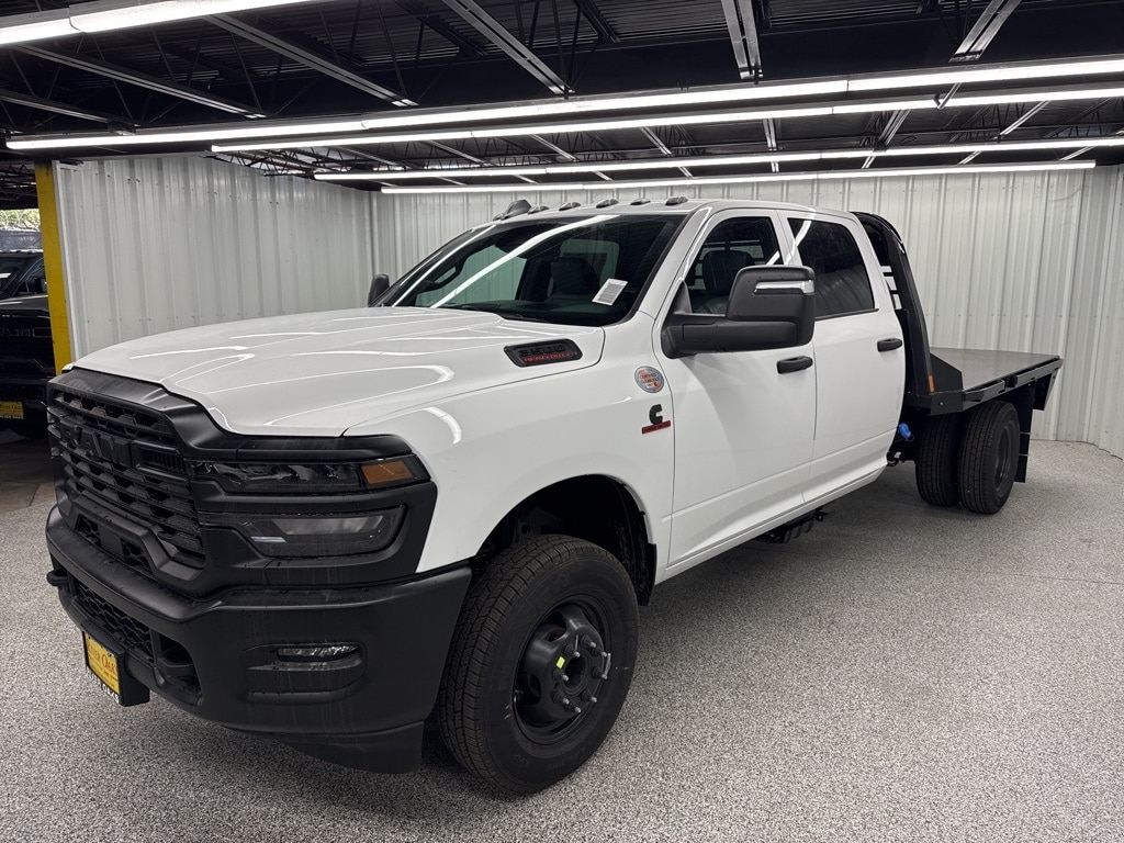 New 2026 Ram 3500 Chassis Cab TRADESMAN CREW 4X4 60' CA Pickup