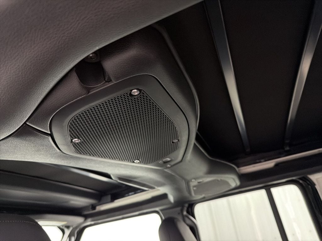 2025 Jeep Wrangler 4-Door Sahara - Photo 13