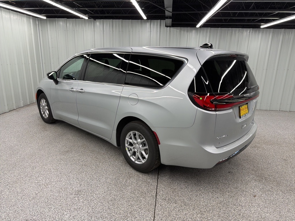 New 2026 Chrysler Pacifica SELECT Passenger Van