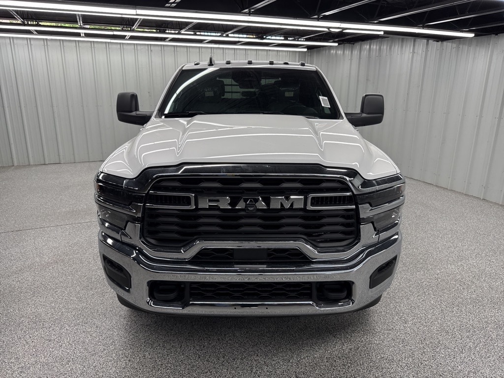 New 2025 Ram 3500 Chassis Cab 3500 TRADESMAN CREW CAB CHASSIS 4X4 60' CA Pickup