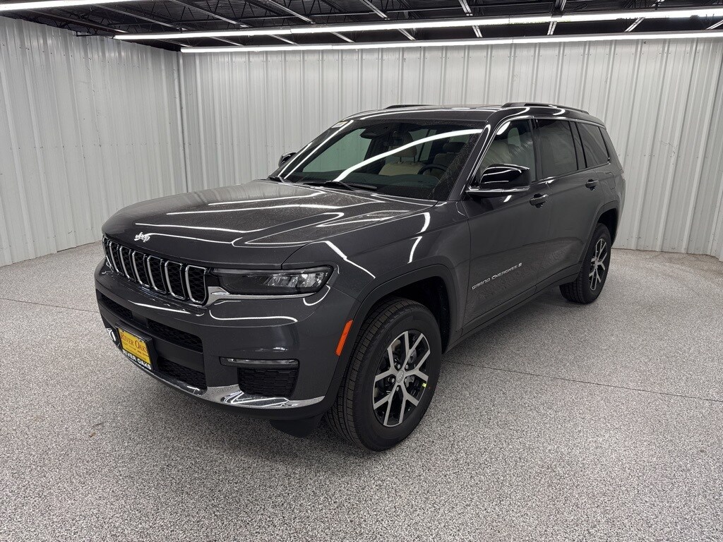2025 Jeep Grand Cherokee Limited photo 3