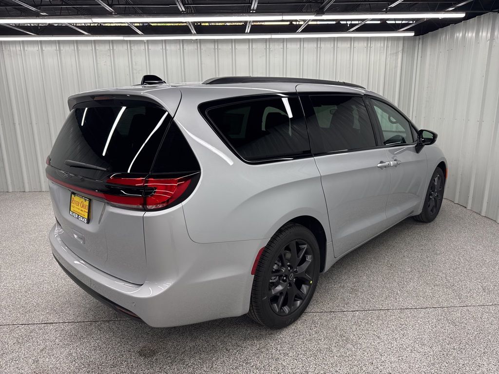 2026 Chrysler Pacifica Select - Photo 6