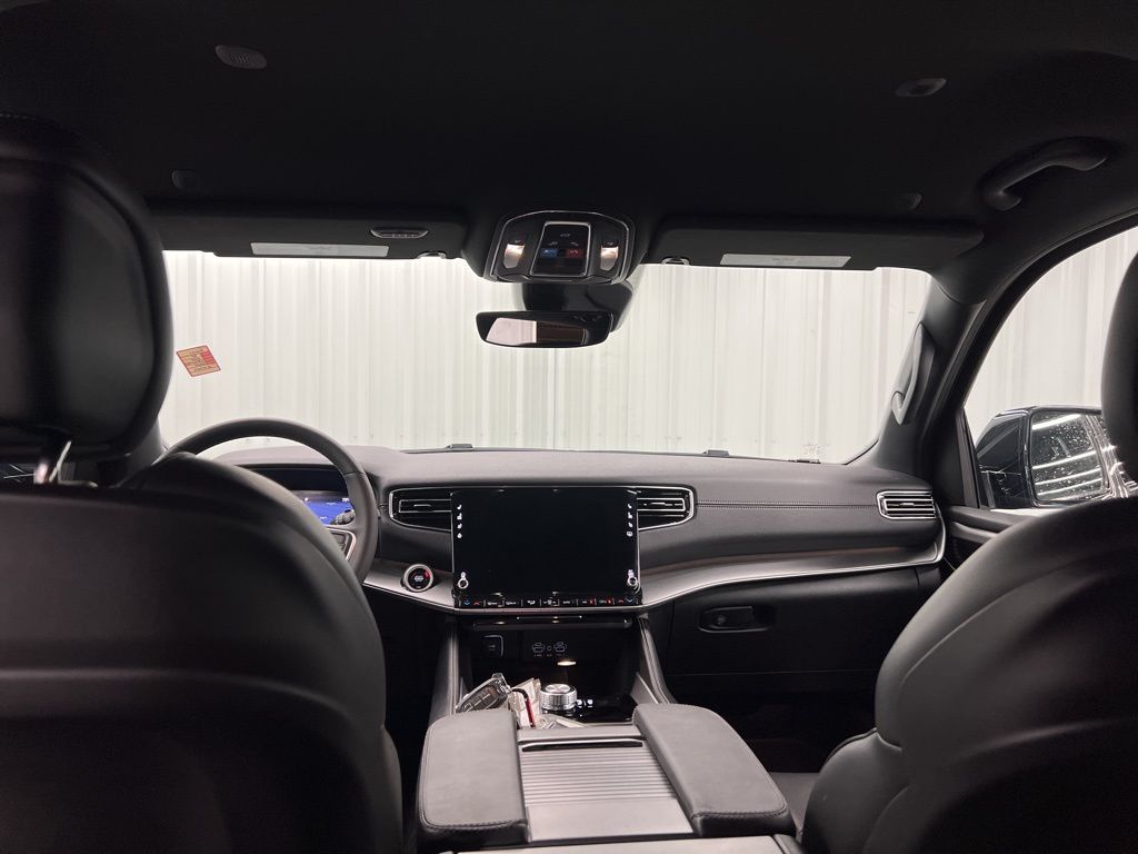 2025 Jeep Wagoneer Series I - Photo 17