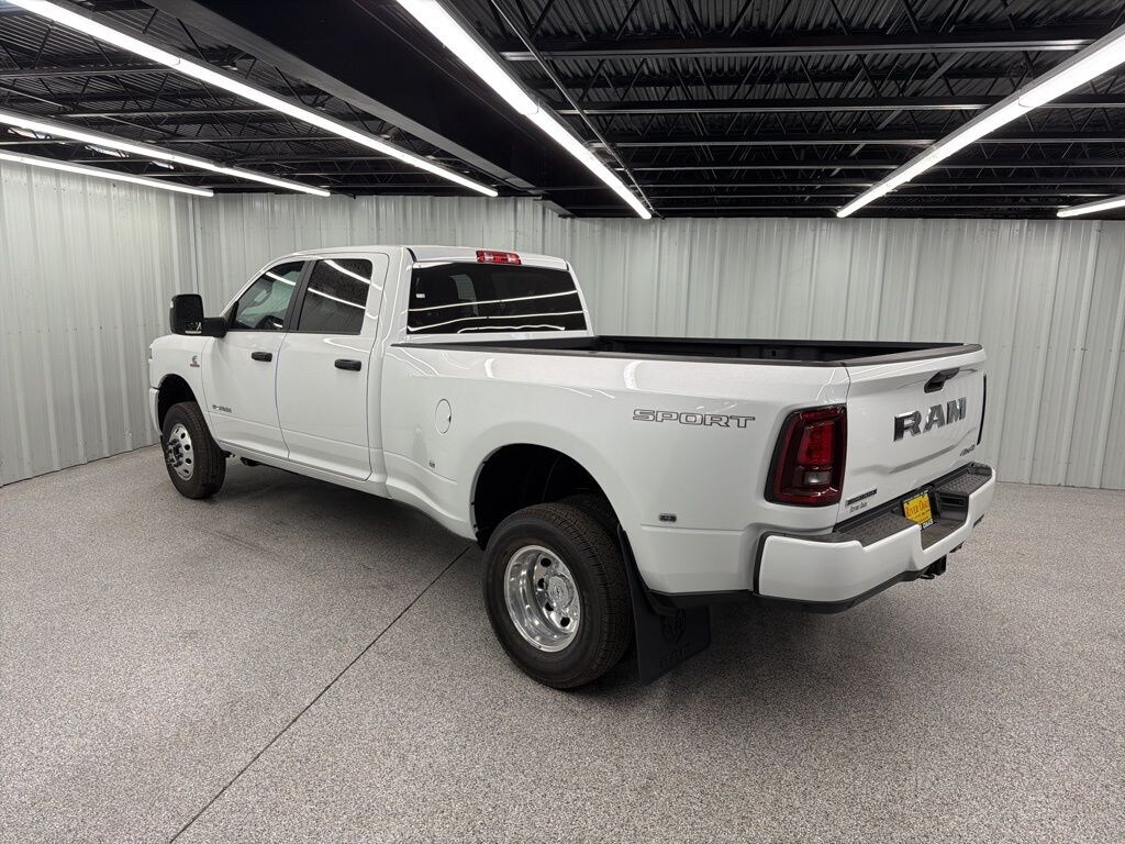 New 2026 Ram 3500 BIG HORN CREW CAB 4X4 8' BOX Pickup