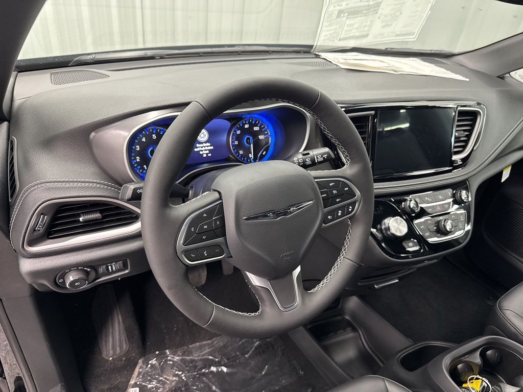 2026 Chrysler Pacifica Select - Photo 15