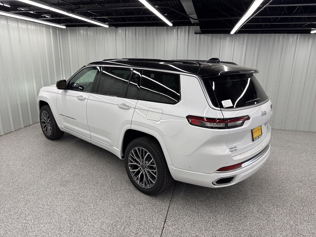 2025 Jeep Grand Cherokee L Summit Reserve photo 4