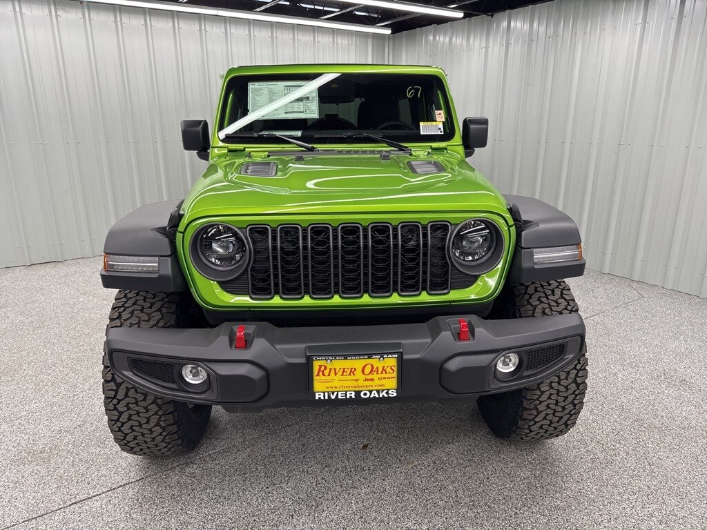 2025 Jeep Wrangler Rubicon photo 2