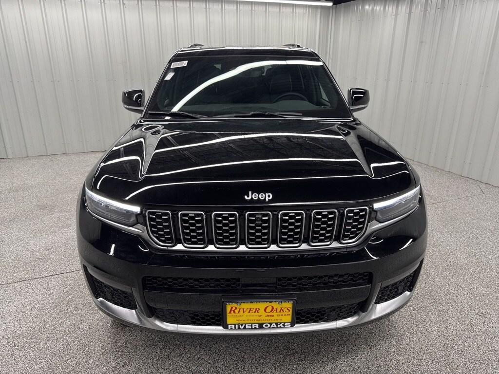 2025 Jeep Grand Cherokee Limited photo 2