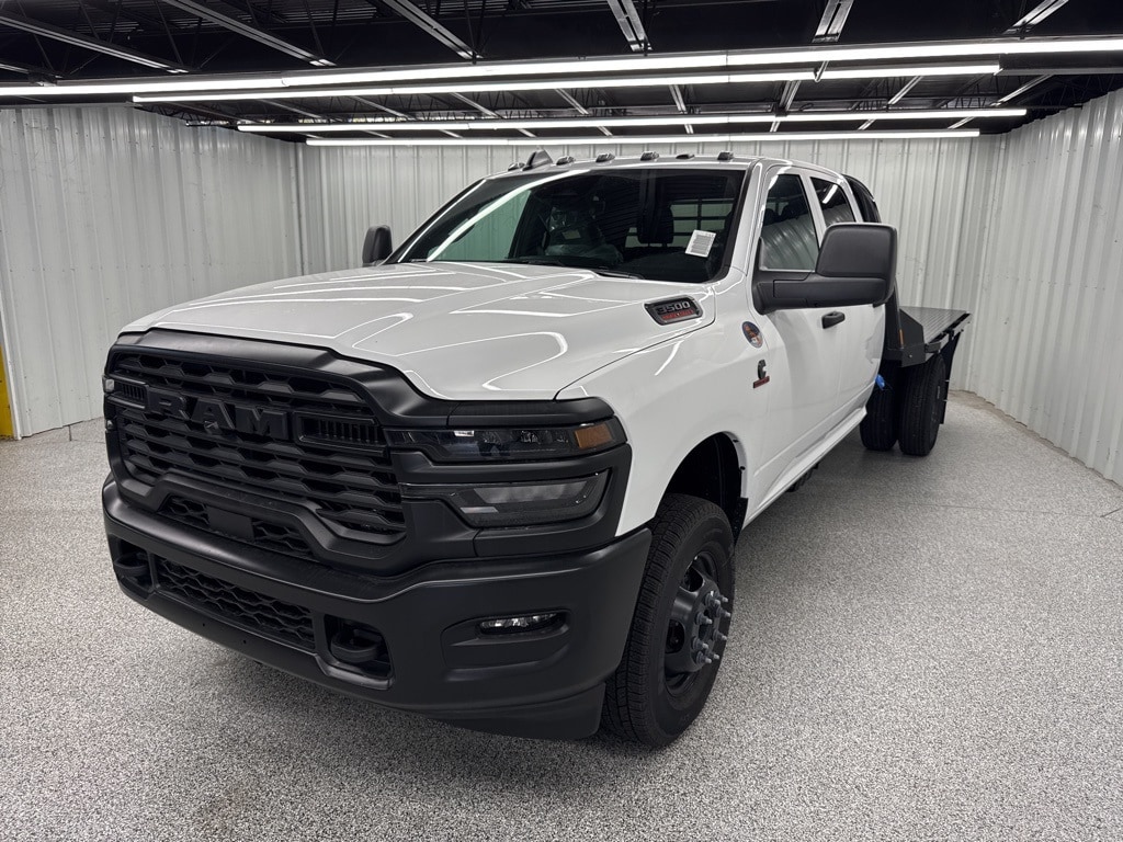 New 2025 Ram 3500 Chassis Cab 3500 TRADESMAN CREW CAB CHASSIS 4X4 60' CA Pickup