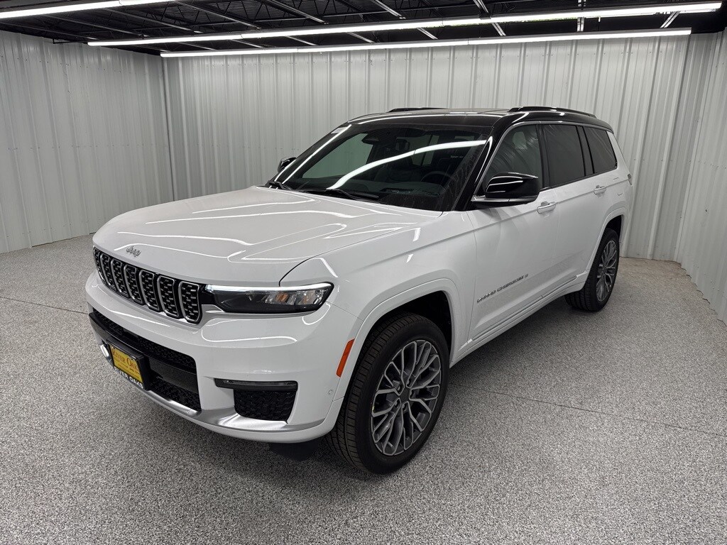 2025 Jeep Grand Cherokee L Summit Reserve photo 3