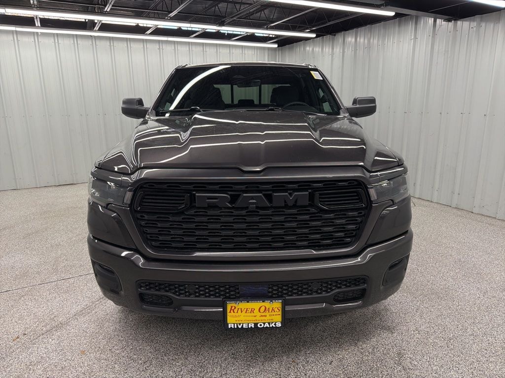 New 2026 Ram 1500 EXPRESS CREW CAB 4X2 5'7 BOX Pickup
