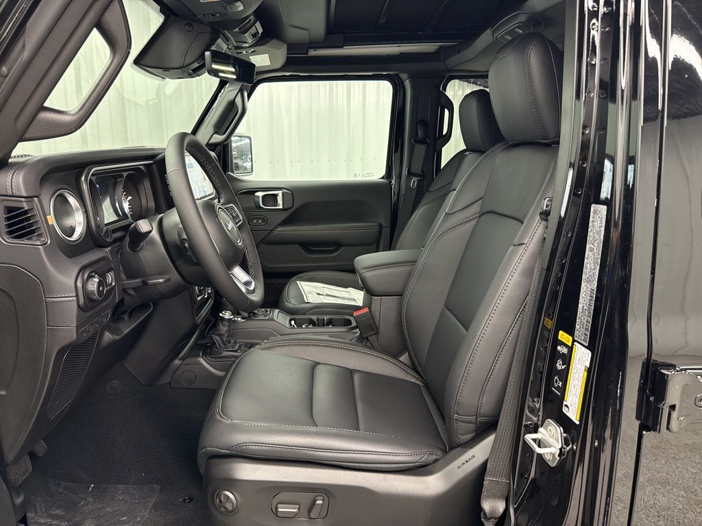 2026 Jeep Wrangler 4-Door Sahara - Photo 17