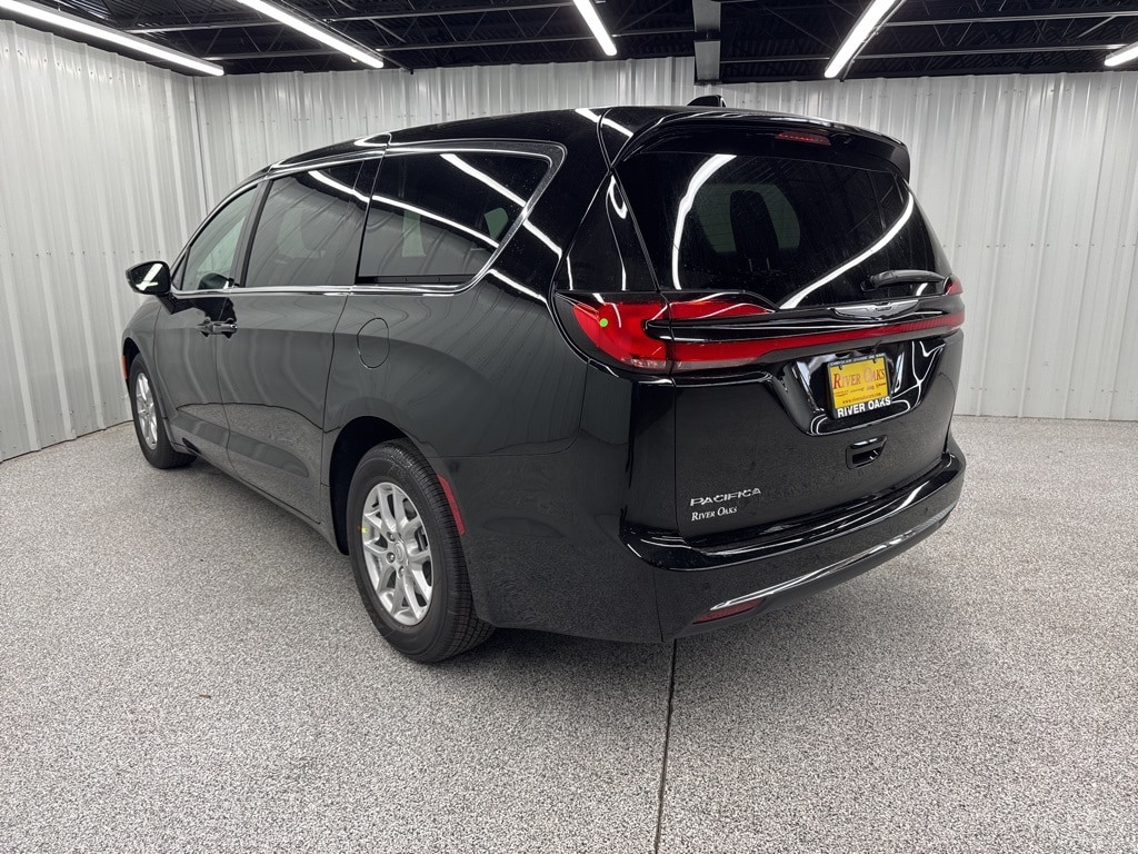 New 2026 Chrysler Pacifica SELECT Passenger Van