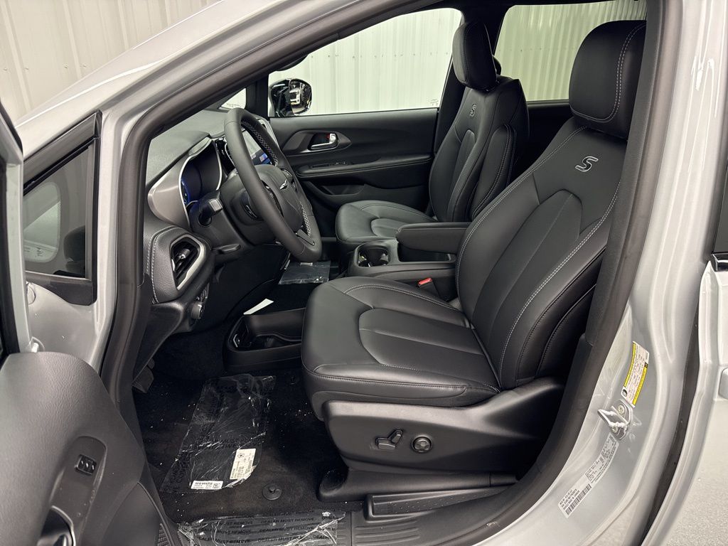 2026 Chrysler Pacifica Select - Photo 17