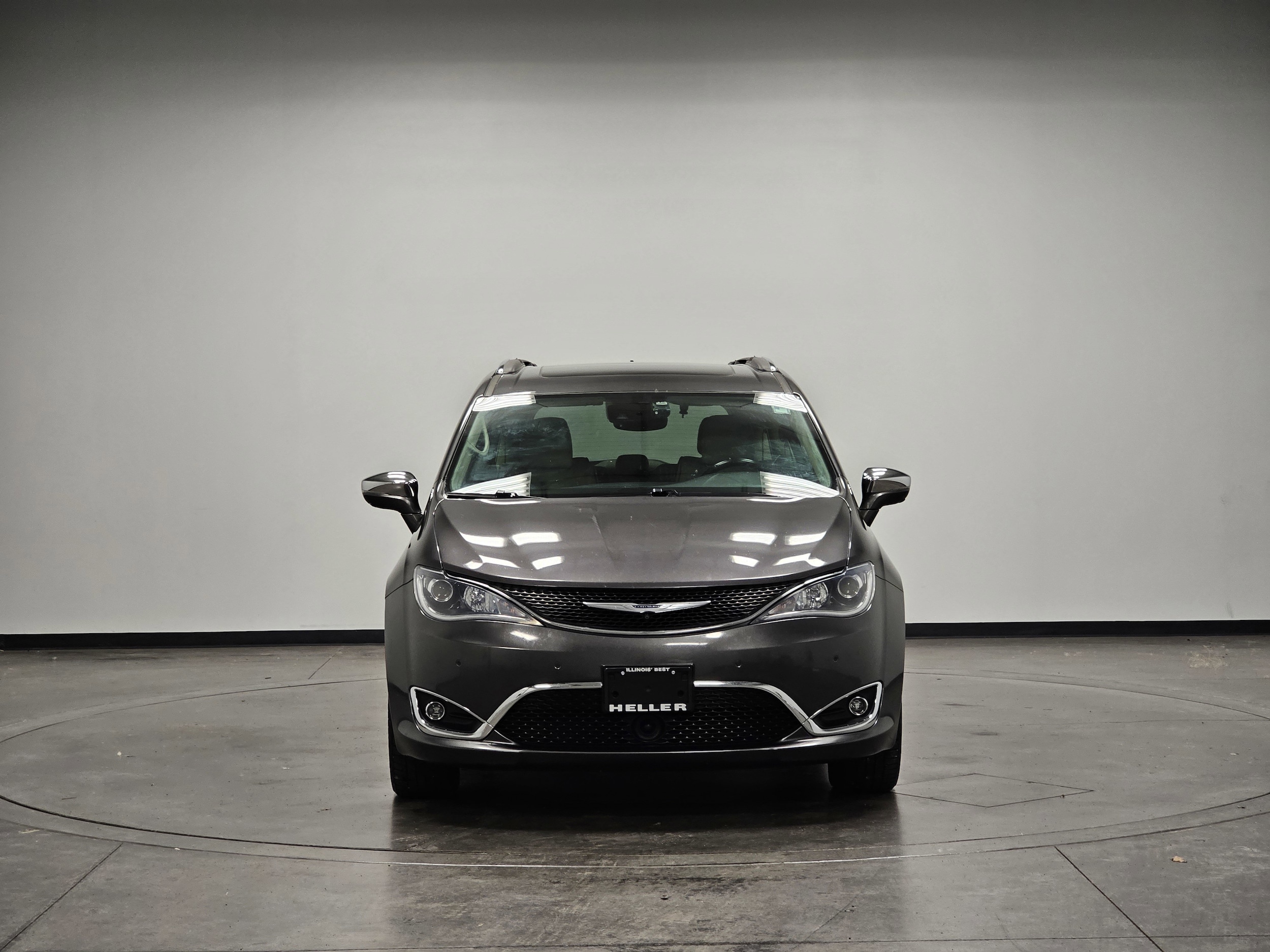 Used 2017 Chrysler Pacifica Limited with VIN 2C4RC1GG2HR544329 for sale in Pontiac, IL