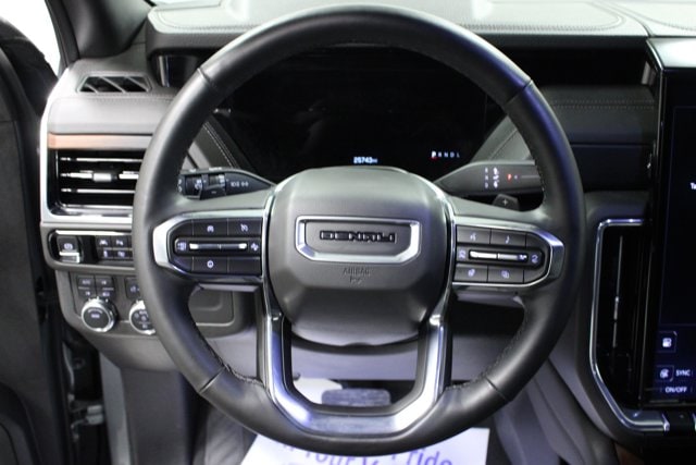 2025 GMC Yukon Denali - Photo 16