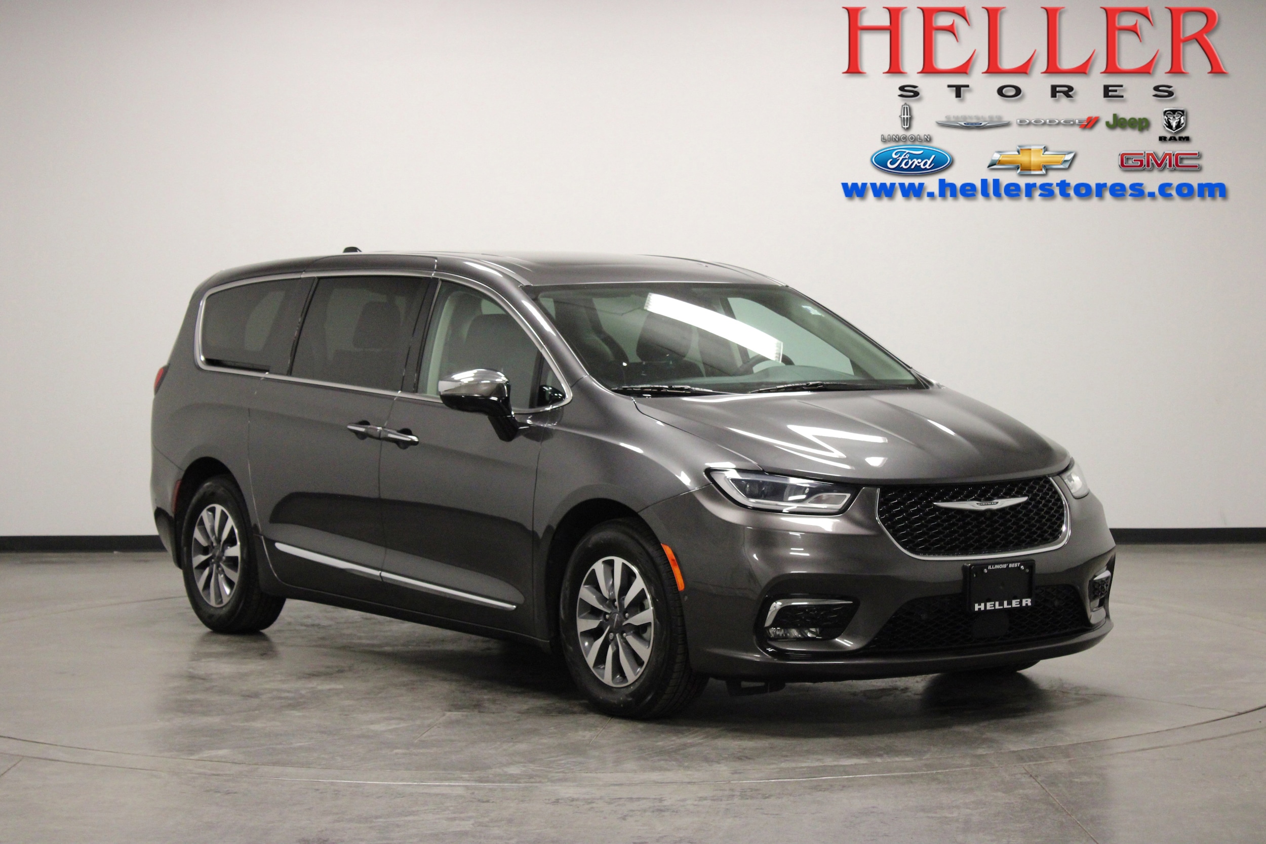 2023 Chrysler Pacifica Hybrid Limited Hybrid's photo
