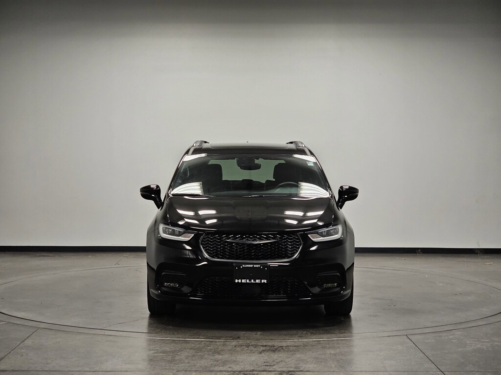 Used 2025 Chrysler Pacifica Limited Passenger Van