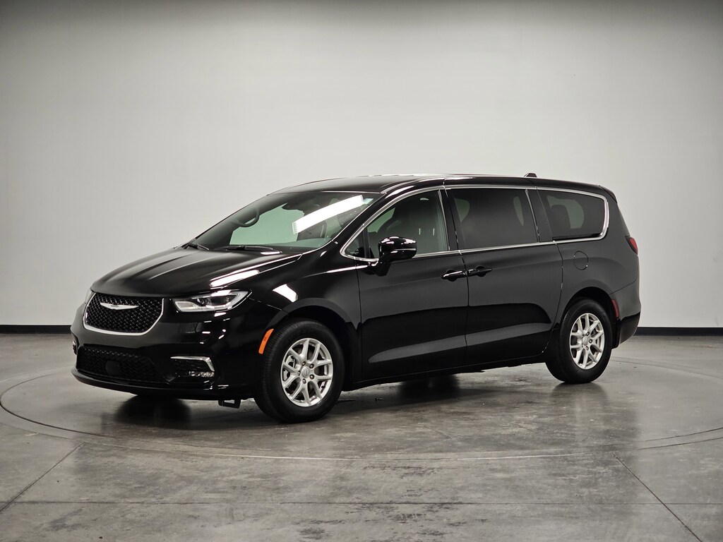 Used 2025 Chrysler Pacifica Select Passenger Van