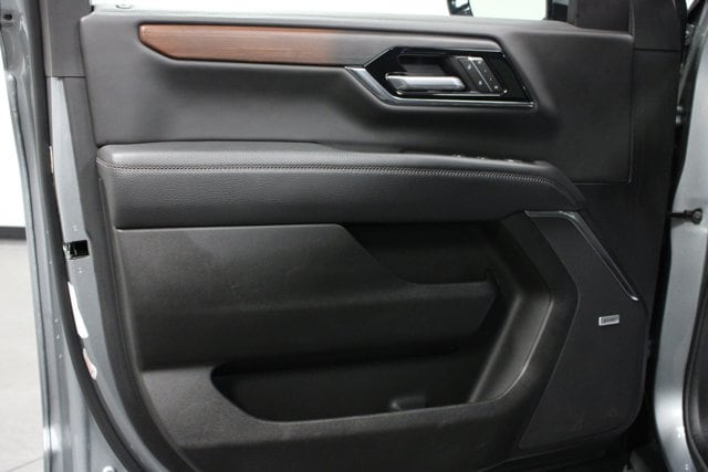2025 GMC Yukon Denali - Photo 10