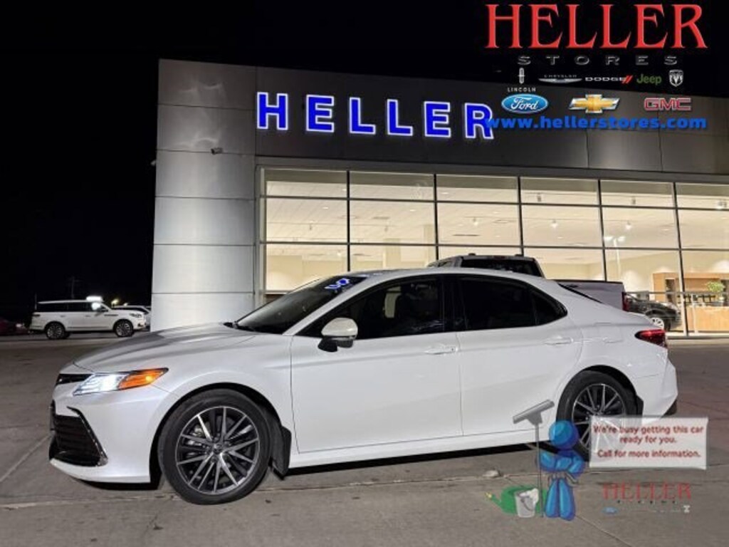 Used 2022 Toyota Camry Hybrid XLE Sedan