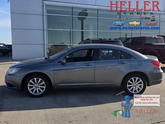 2011 Chrysler 200 Touring's photo