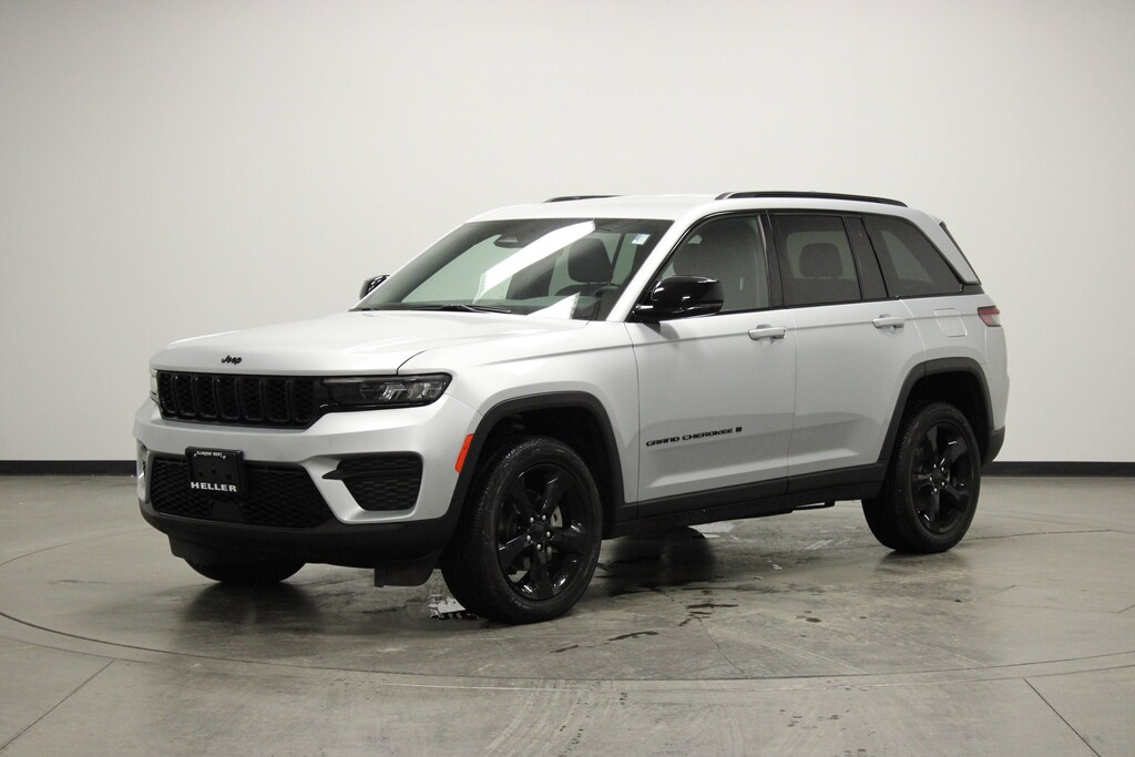 Used 2023 Jeep Grand Cherokee Laredo SUV
