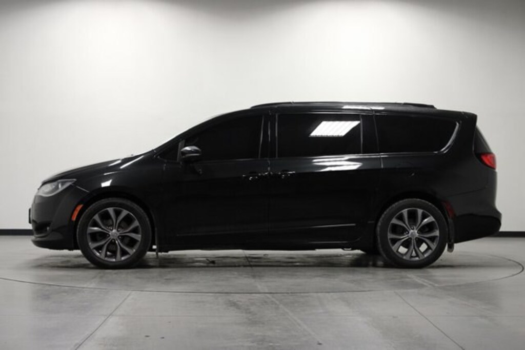 Used 2018 Chrysler Pacifica Limited Passenger Van