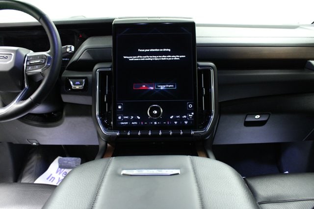 2025 GMC Yukon Denali - Photo 17