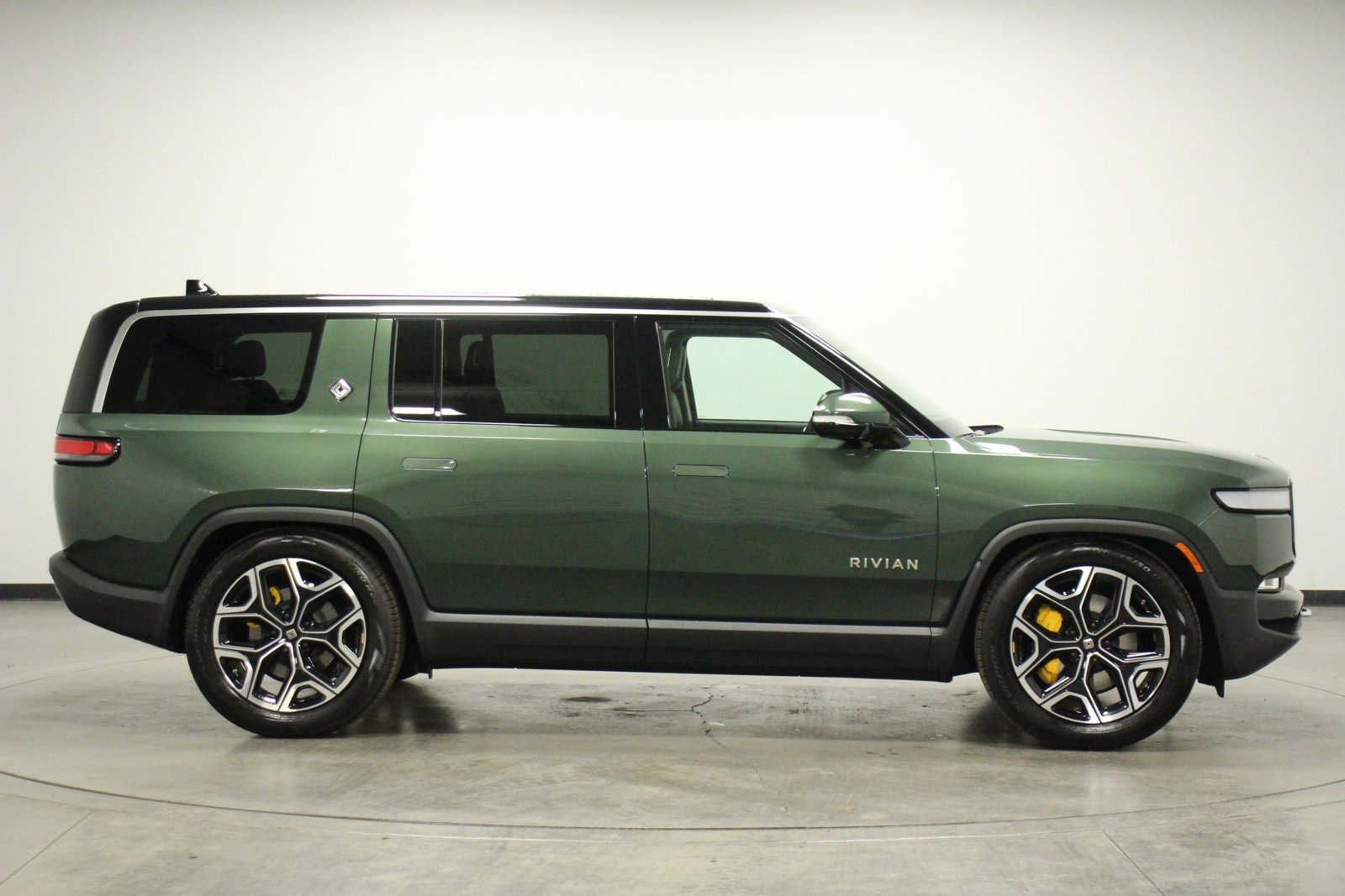 Used 2023 Rivian R1S Adventure with VIN 7PDSGABA7PN007503 for sale in Pontiac, IL
