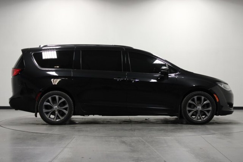 Used 2018 Chrysler Pacifica Limited Passenger Van