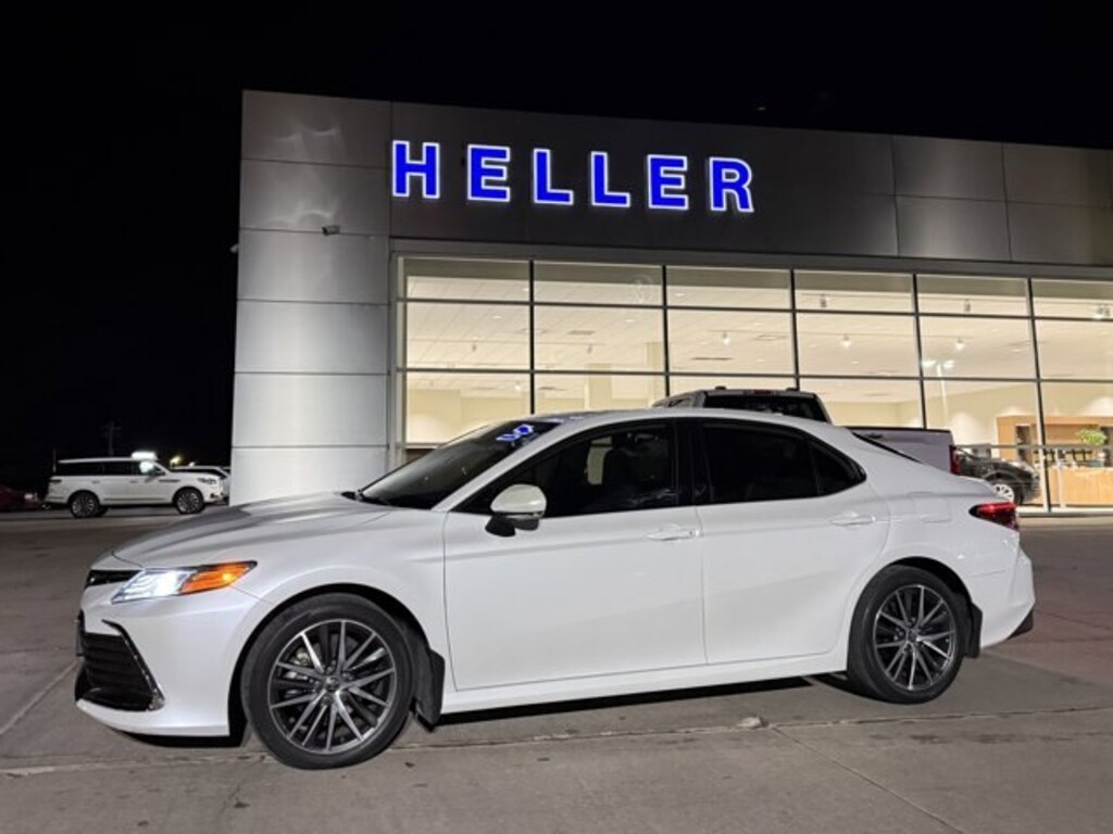 Used 2022 Toyota Camry Hybrid XLE Sedan